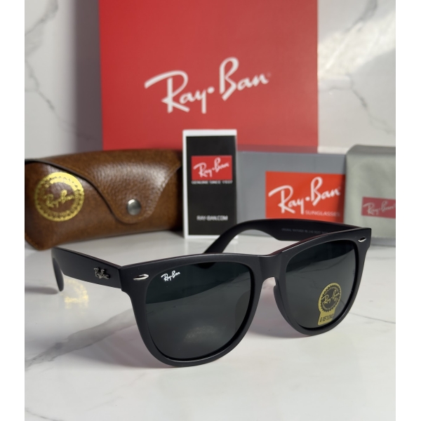 Lentes RAY-BAN — Ref. LF-L217-0392 con el packaging mostrado en la fotografía