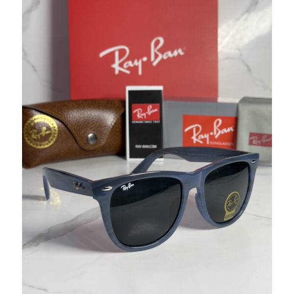 Lentes RAY-BAN — Ref. LF-L217-0393 con el packaging mostrado en la fotografía