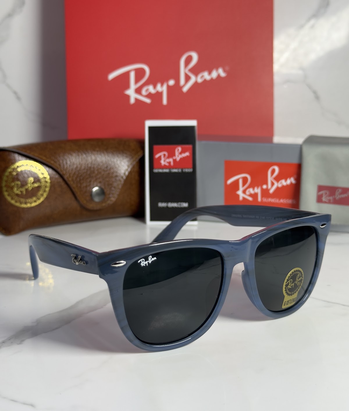 Lentes RAY-BAN — Ref. LF-L217-0393 con el packaging mostrado en la fotografía