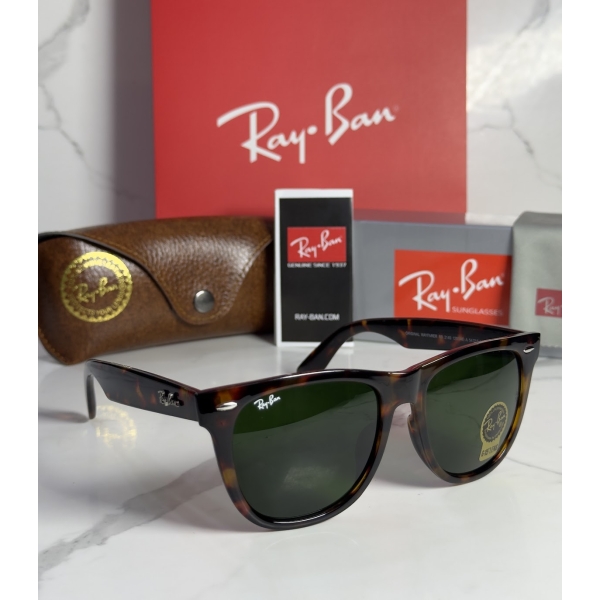 Lentes RAY-BAN — Ref. LF-L217-0395 con el packaging mostrado en la fotografía