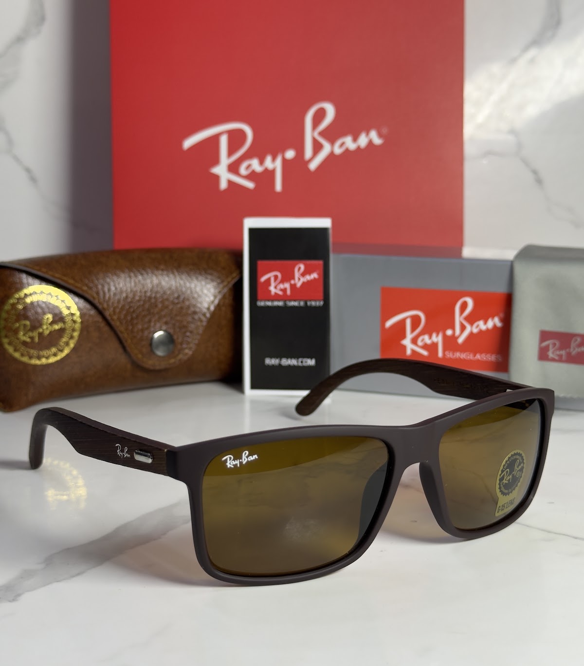 Lentes RAY-BAN — Ref. LF-L217-0396 con el packaging mostrado en la fotografía