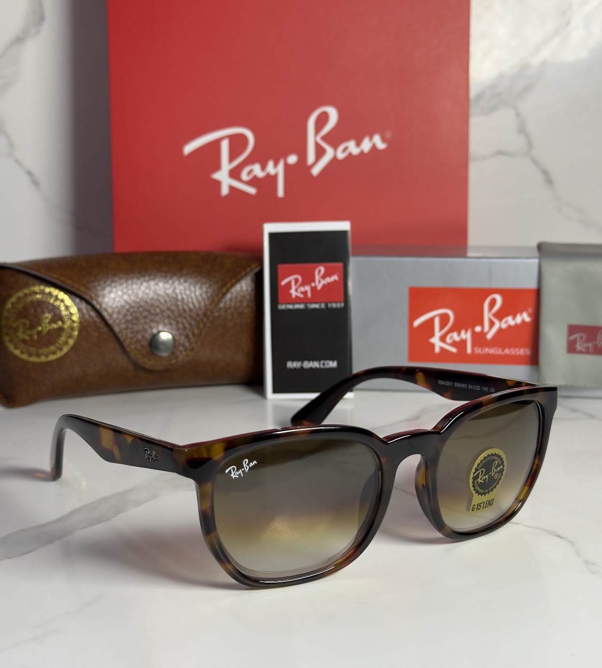Lentes RAY-BAN — Ref. LF-L217-0402 con el packaging mostrado en la fotografía