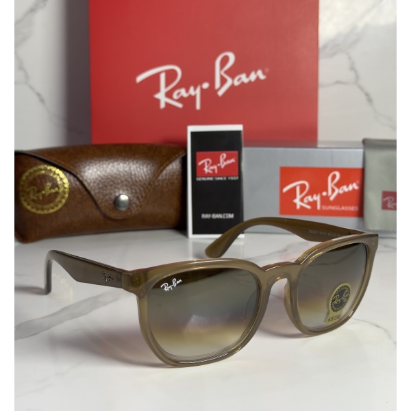 Lentes RAY-BAN — Ref. LF-L217-0404 con el packaging mostrado en la fotografía