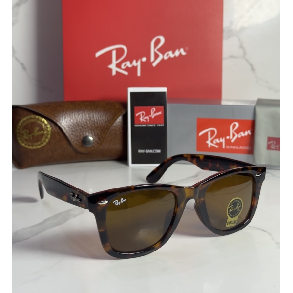 Lentes RAY-BAN — Ref. LF-L217-0410 con el packaging mostrado en la fotografía
