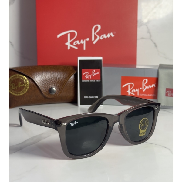 Lentes RAY-BAN — Ref. LF-L217-0411 con el packaging mostrado en la fotografía
