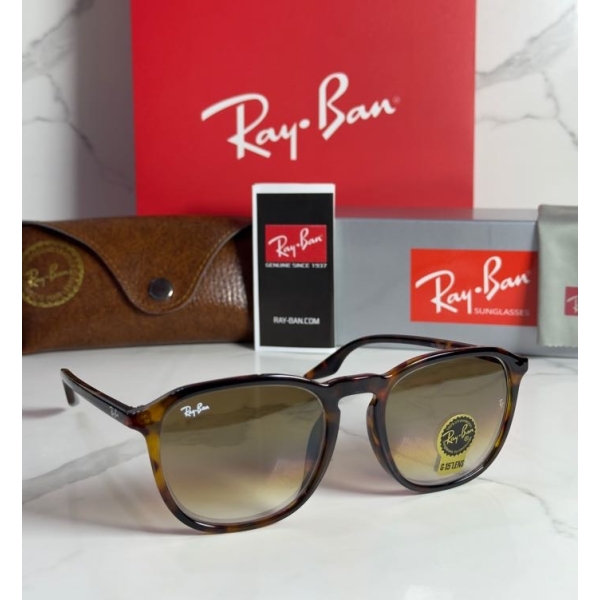 Lentes RAY-BAN — Ref. LF-L217-0482 con el packaging mostrado en la fotografía