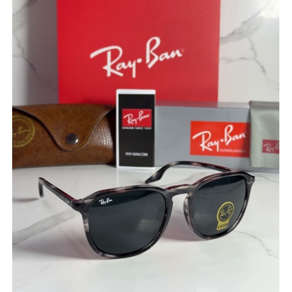 Lentes RAY-BAN — Ref. LF-L217-0484 con el packaging mostrado en la fotografía