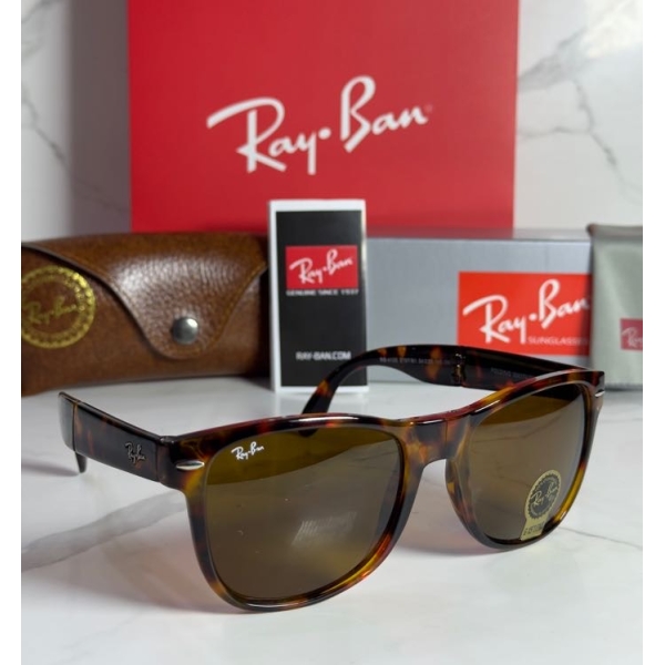 Lentes RAY-BAN — Ref. LF-L217-0495 con el packaging mostrado en la fotografía