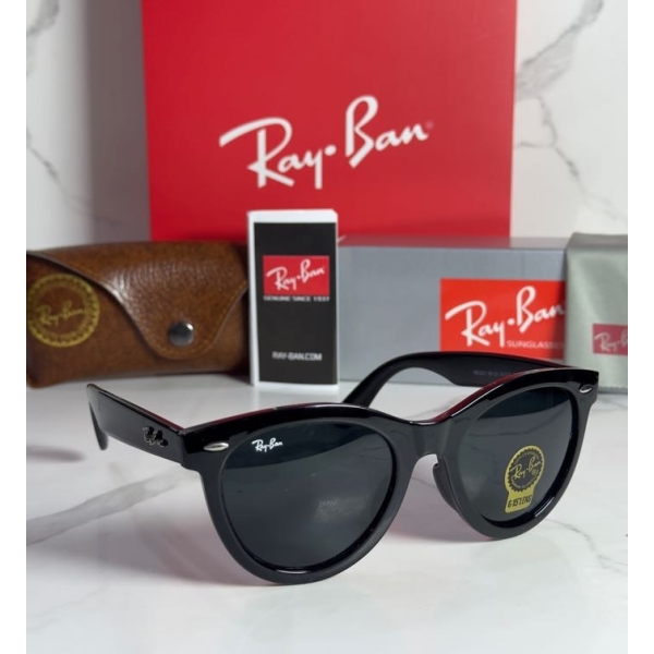 Lentes RAY-BAN — Ref. LF-L217-0508 con el packaging mostrado en la fotografía