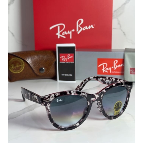 Lentes RAY-BAN — Ref. LF-L217-0509 con el packaging mostrado en la fotografía
