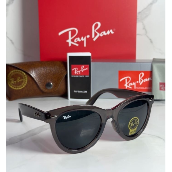 Lentes RAY-BAN — Ref. LF-L217-0514 con el packaging mostrado en la fotografía