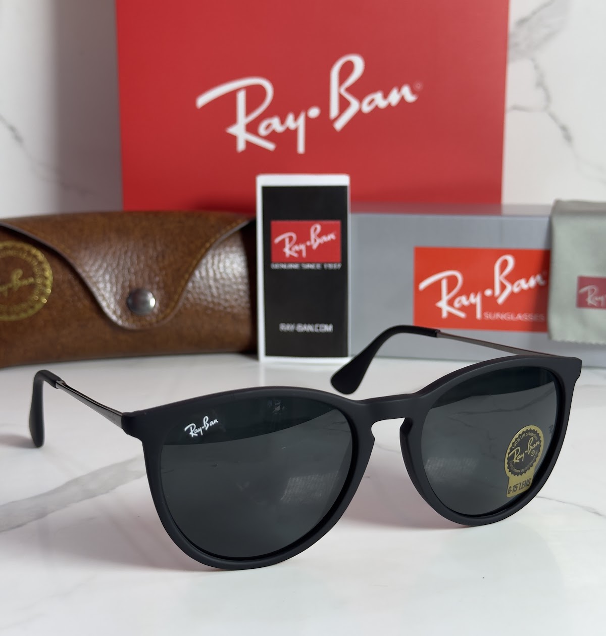 Lentes RAY-BAN — Ref. LF-L217-0519 con el packaging mostrado en la fotografía