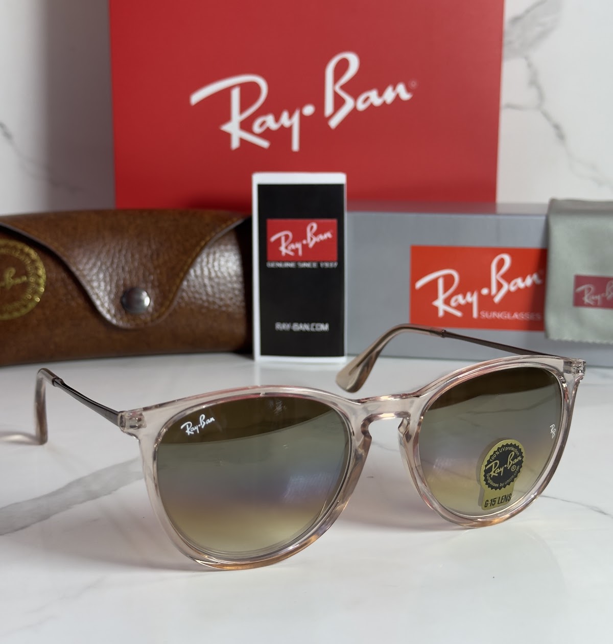 Lentes RAY-BAN — Ref. LF-L217-0521 con el packaging mostrado en la fotografía