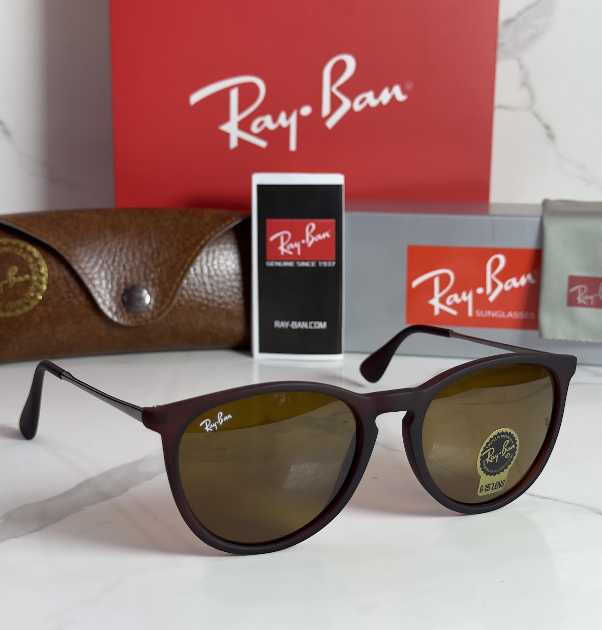 Lentes RAY-BAN — Ref. LF-L217-0523 con el packaging mostrado en la fotografía