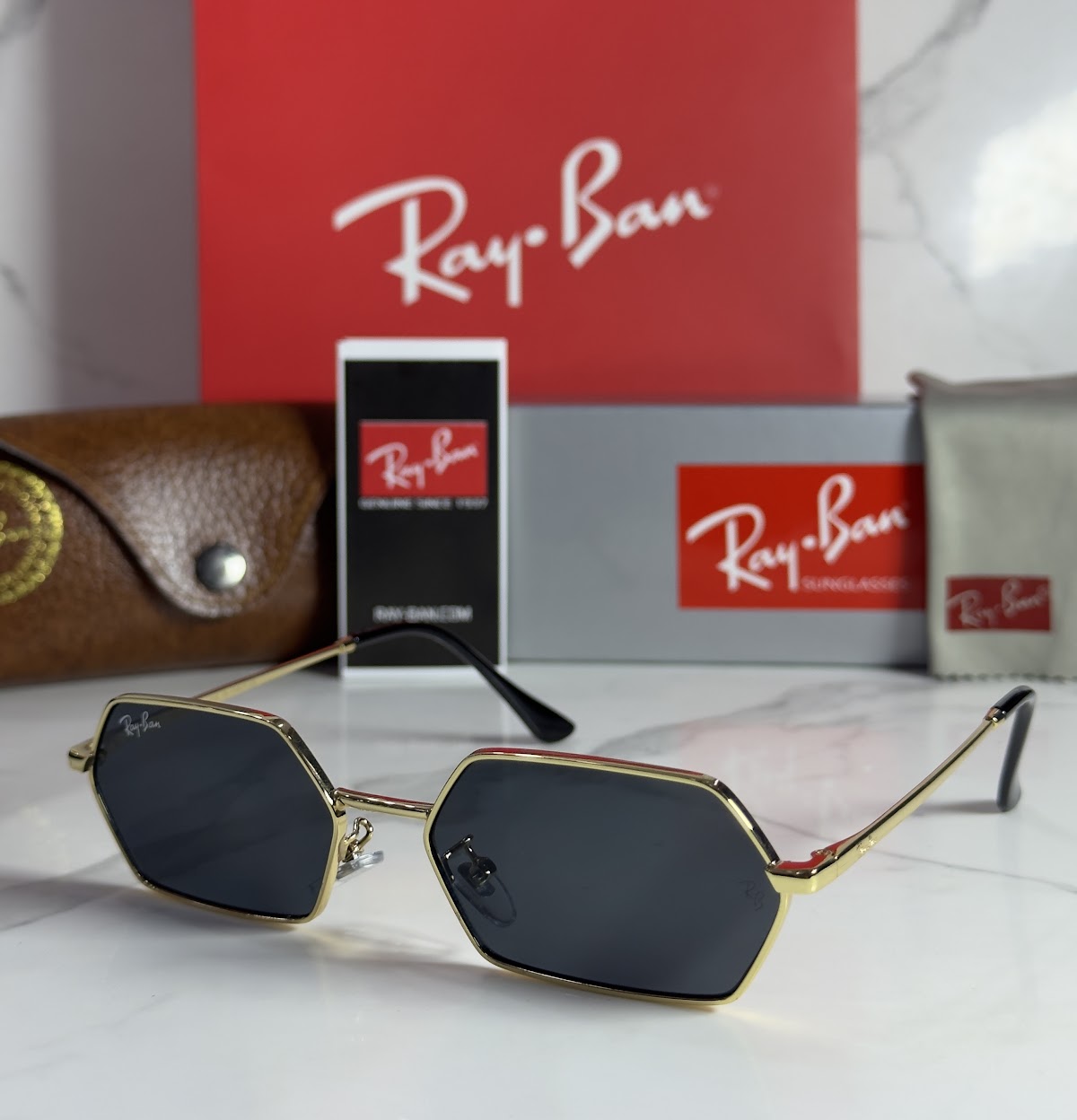Lentes RAY-BAN — Ref. LF-L217-0524 con el packaging mostrado en la fotografía