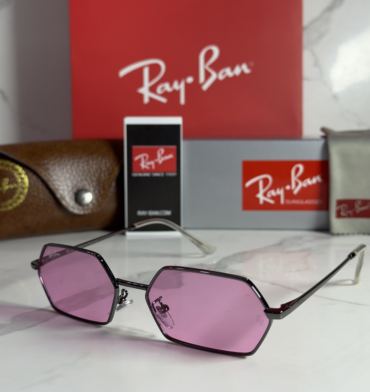 Lentes RAY-BAN — Ref. LF-L217-0525 con el packaging mostrado en la fotografía