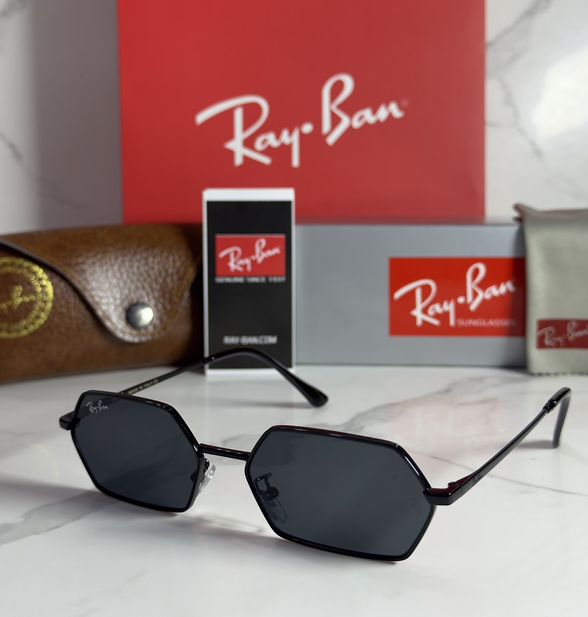 Lentes RAY-BAN — Ref. LF-L217-0527 con el packaging mostrado en la fotografía