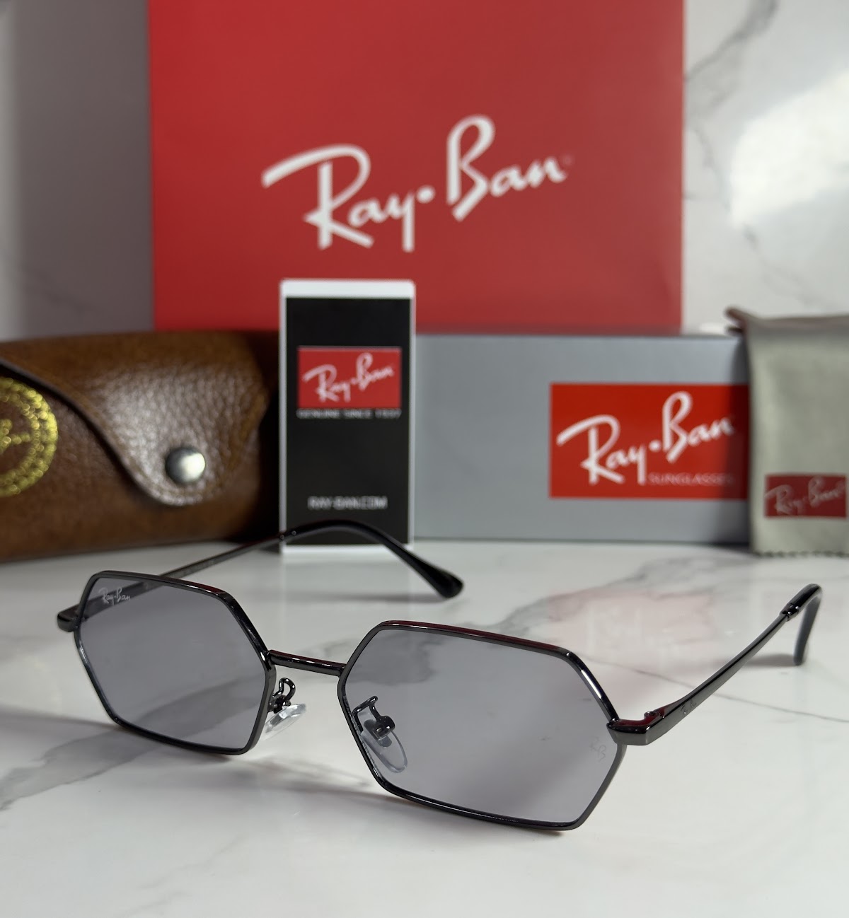 Lentes RAY-BAN — Ref. LF-L217-0529 con el packaging mostrado en la fotografía
