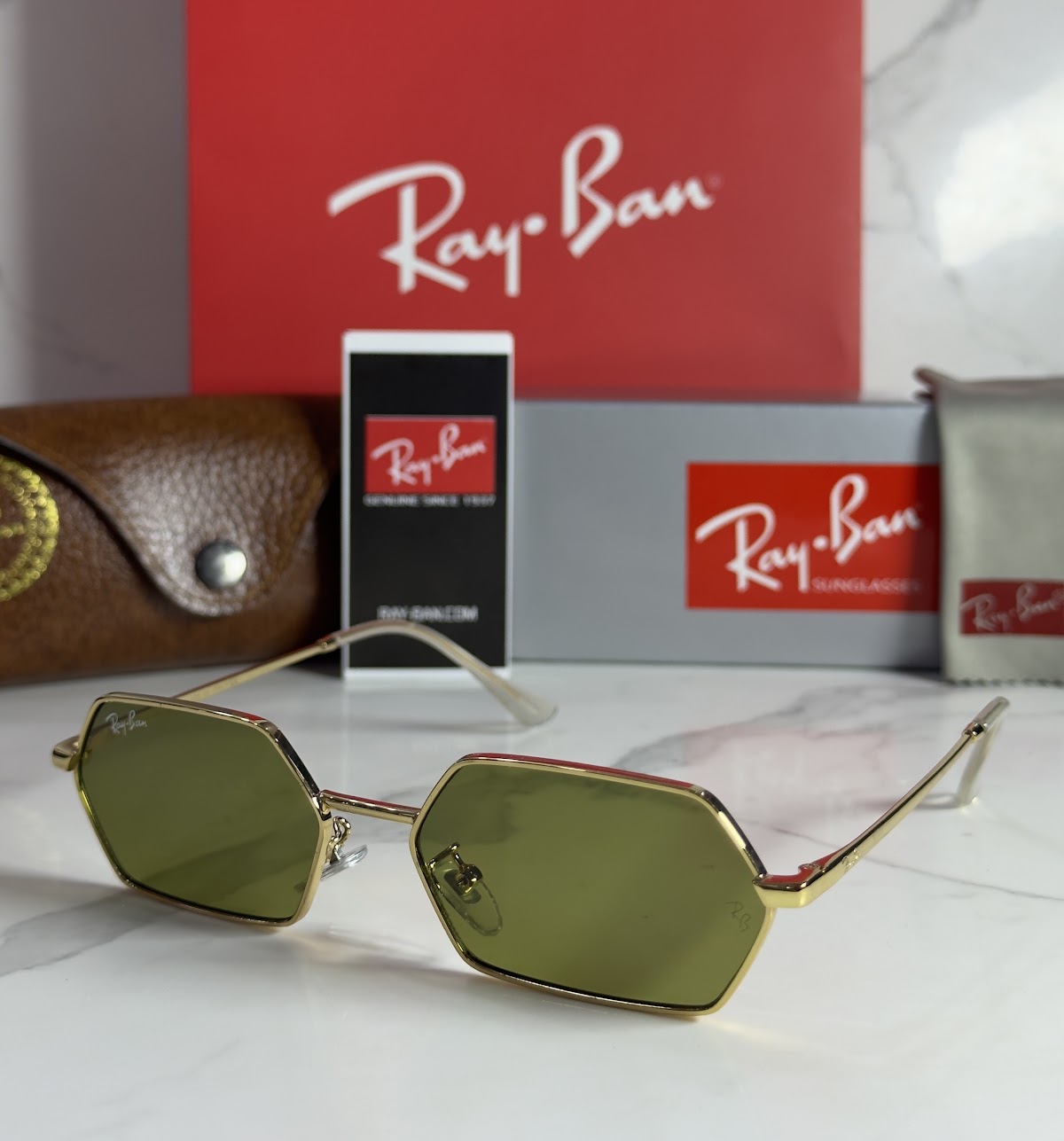 Lentes RAY-BAN — Ref. LF-L217-0532 con el packaging mostrado en la fotografía