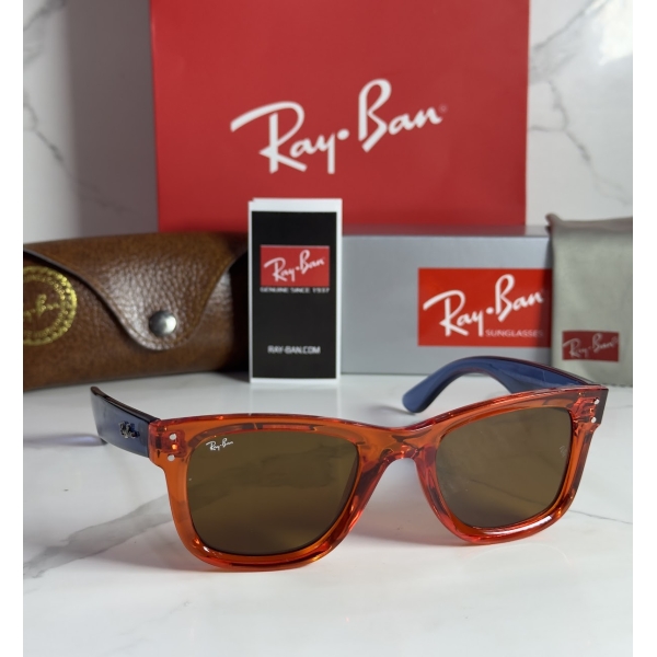 Lentes RAY-BAN — Ref. LF-L217-0551 con el packaging mostrado en la fotografía