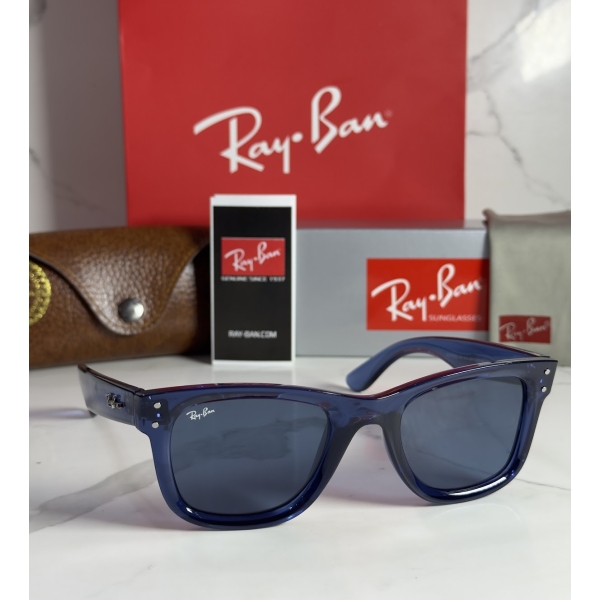 Lentes RAY-BAN — Ref. LF-L217-0552 con el packaging mostrado en la fotografía