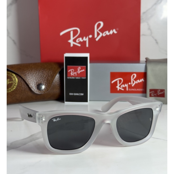 Lentes RAY-BAN — Ref. LF-L217-0553 con el packaging mostrado en la fotografía