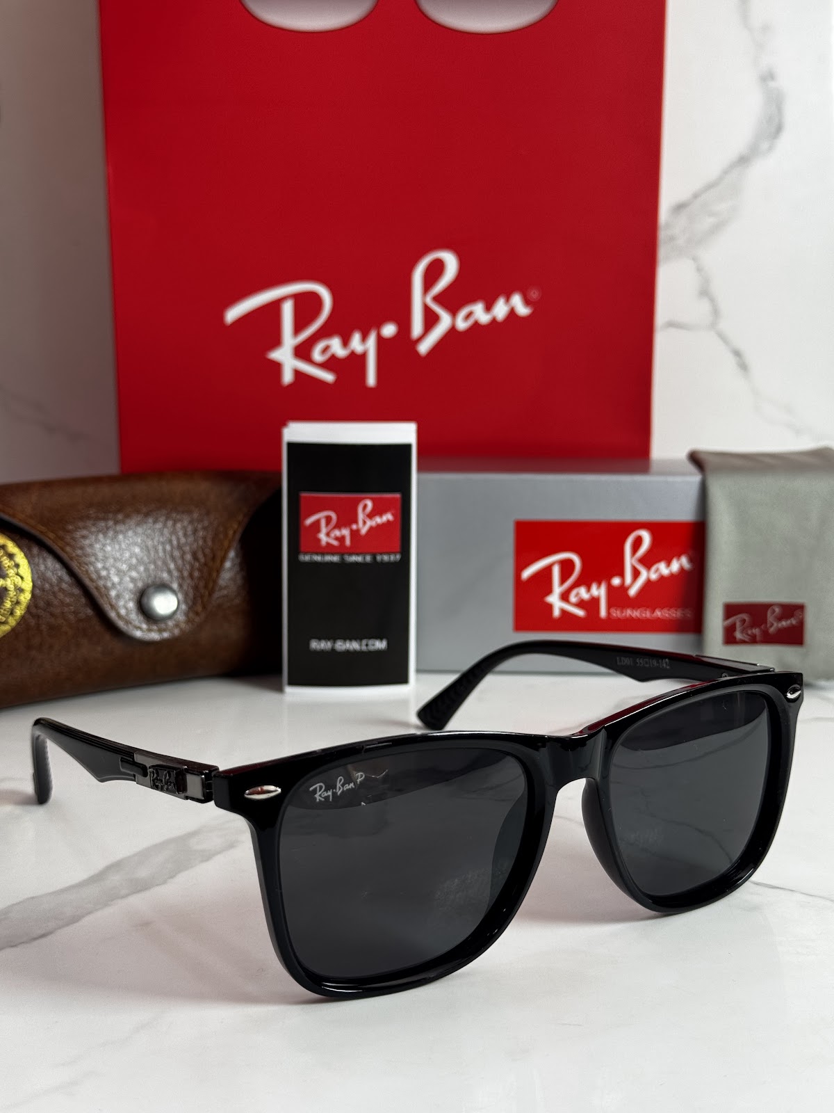 Lentes RAY-BAN — Ref. LF-L217-0571 con el packaging mostrado en la fotografía