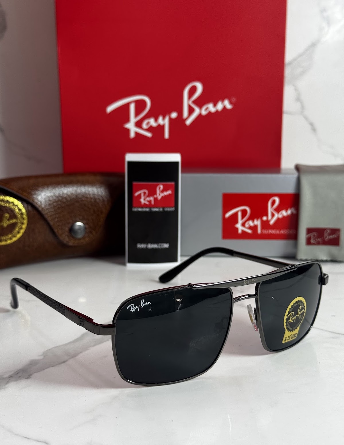 Lentes RAY-BAN — Ref. LF-L217-0575 con el packaging mostrado en la fotografía