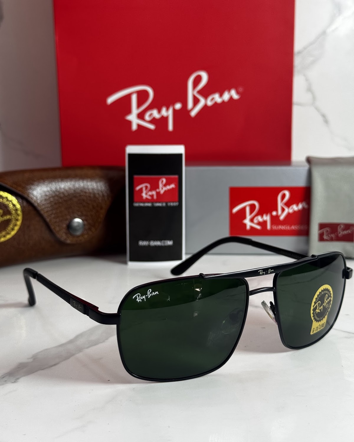 Lentes RAY-BAN — Ref. LF-L217-0577 con el packaging mostrado en la fotografía