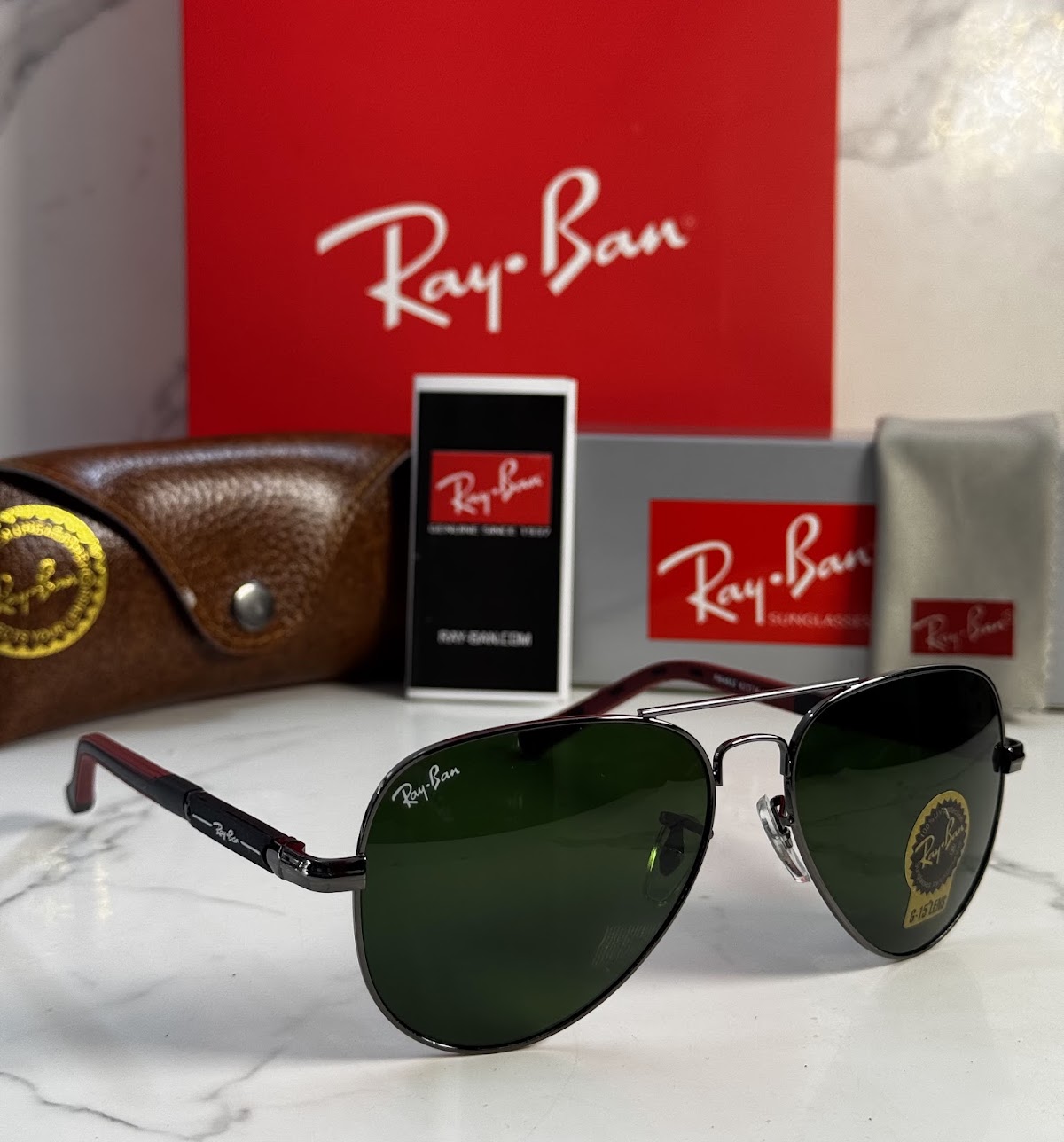 Lentes RAY-BAN — Ref. LF-L217-0584 con el packaging mostrado en la fotografía
