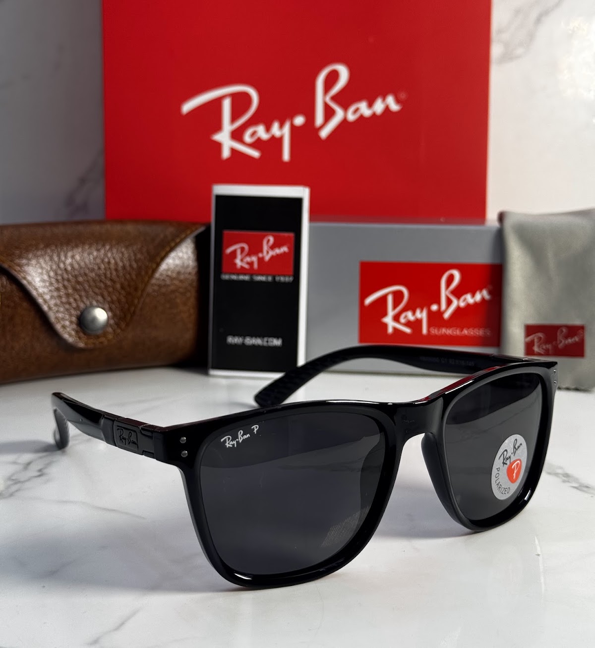 Lentes RAY-BAN — Ref. LF-L217-0586 con el packaging mostrado en la fotografía