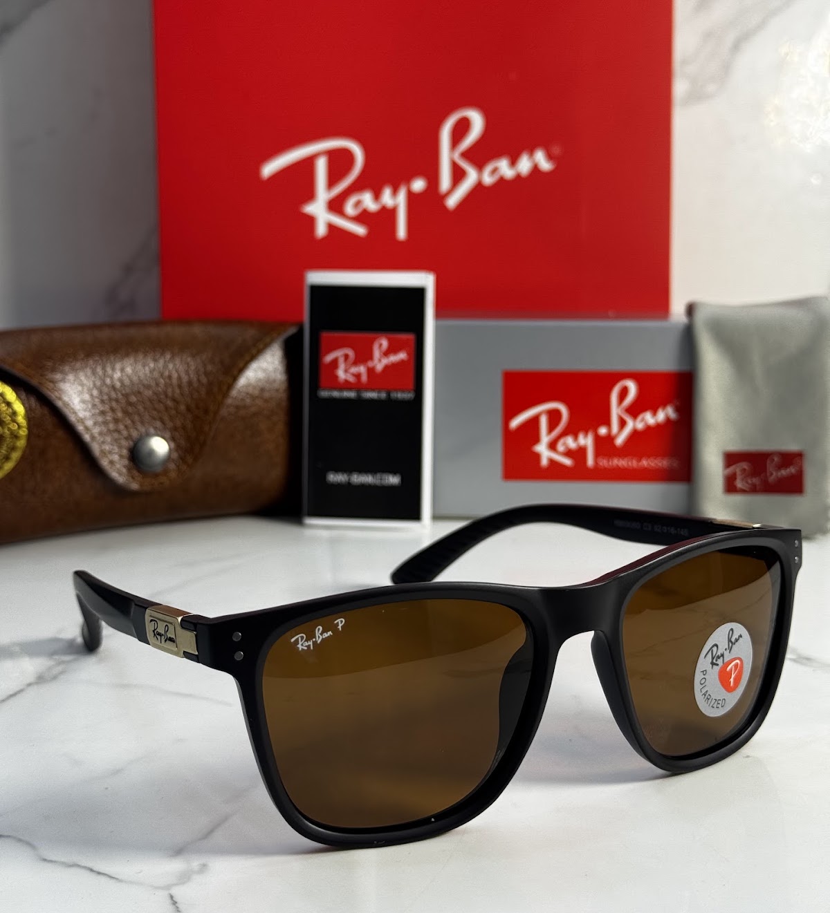 Lentes RAY-BAN — Ref. LF-L217-0587 con el packaging mostrado en la fotografía