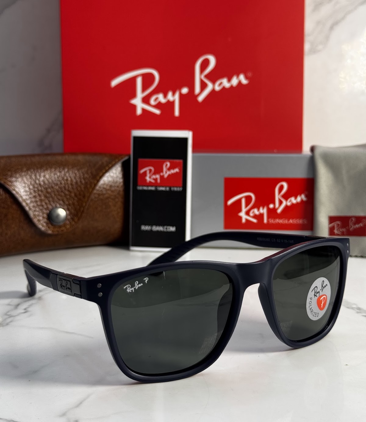 Lentes RAY-BAN — Ref. LF-L217-0591 con el packaging mostrado en la fotografía