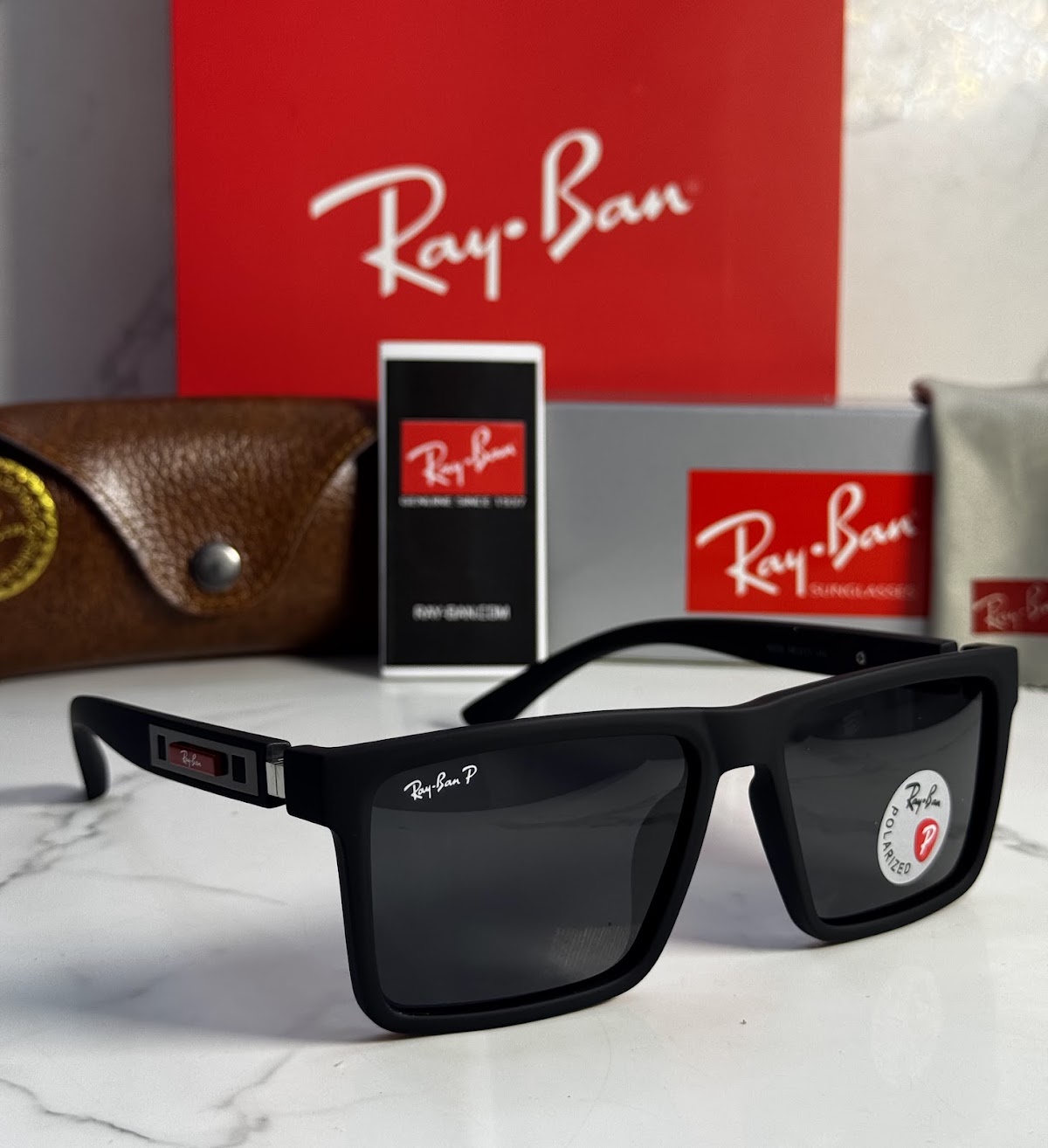 Lentes RAY-BAN — Ref. LF-L217-0592 con el packaging mostrado en la fotografía