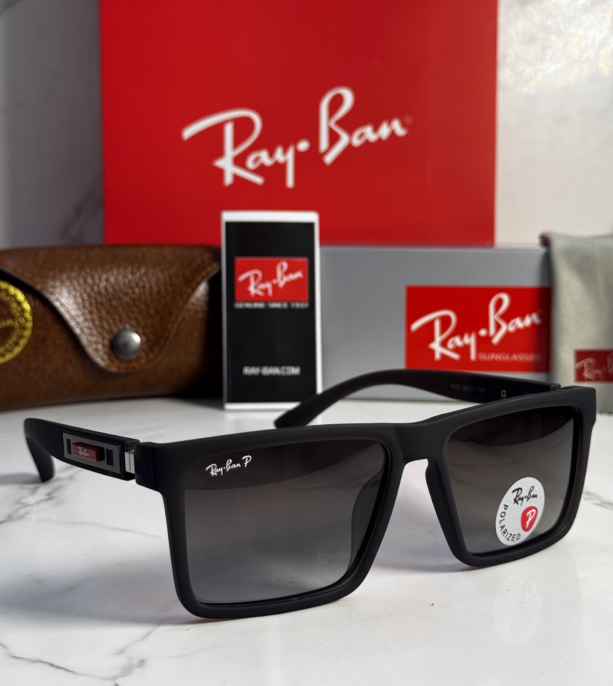 Lentes RAY-BAN — Ref. LF-L217-0595 con el packaging mostrado en la fotografía