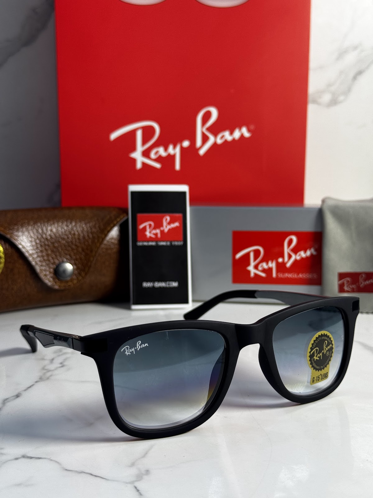 Lentes RAY-BAN — Ref. LF-L217-0599 con el packaging mostrado en la fotografía