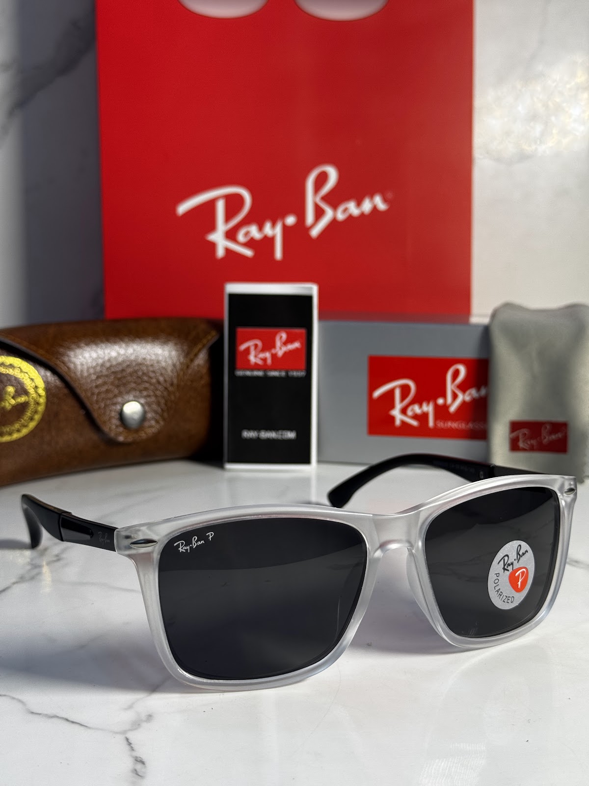 Lentes RAY-BAN — Ref. LF-L217-0613 con el packaging mostrado en la fotografía