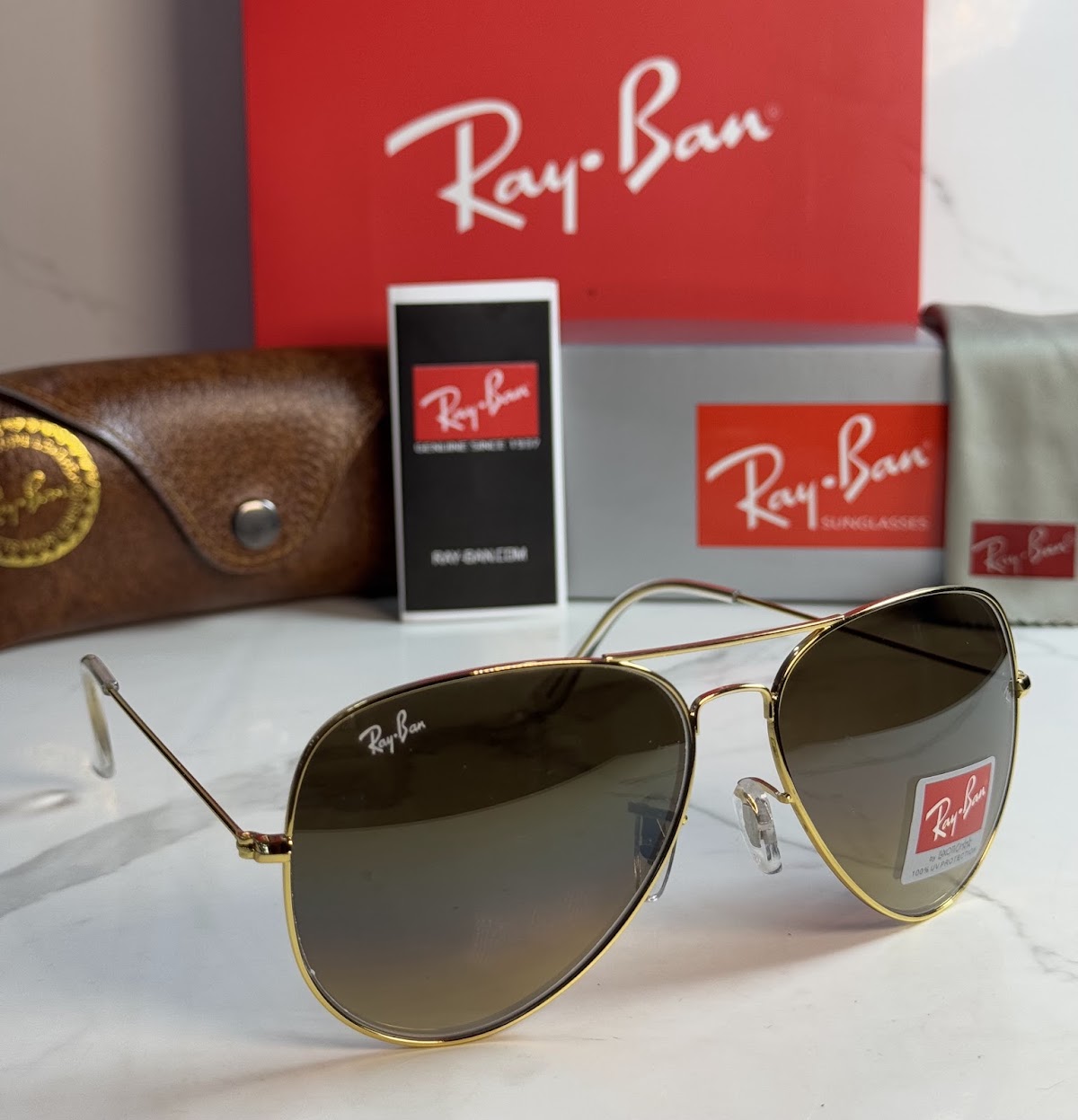 Lentes RAY-BAN — Ref. LF-L217-0619 con el packaging mostrado en la fotografía