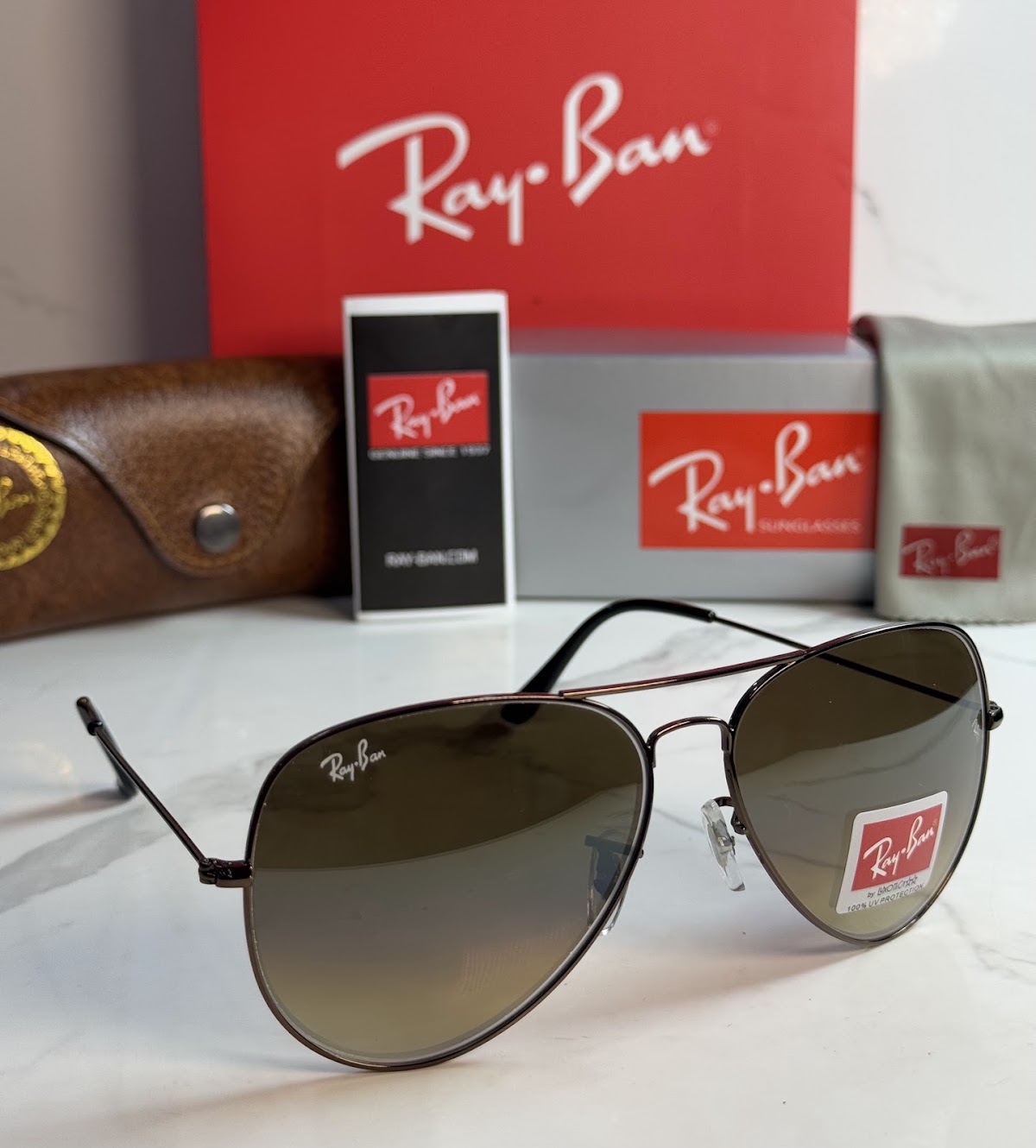 Lentes RAY-BAN — Ref. LF-L217-0620 con el packaging mostrado en la fotografía