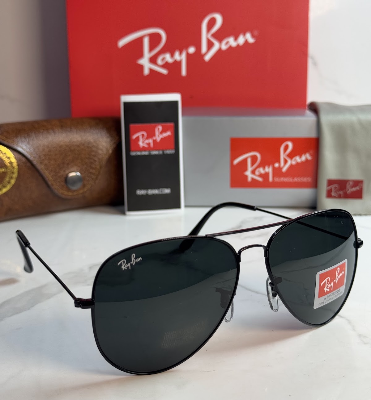 Lentes RAY-BAN — Ref. LF-L217-0621 con el packaging mostrado en la fotografía