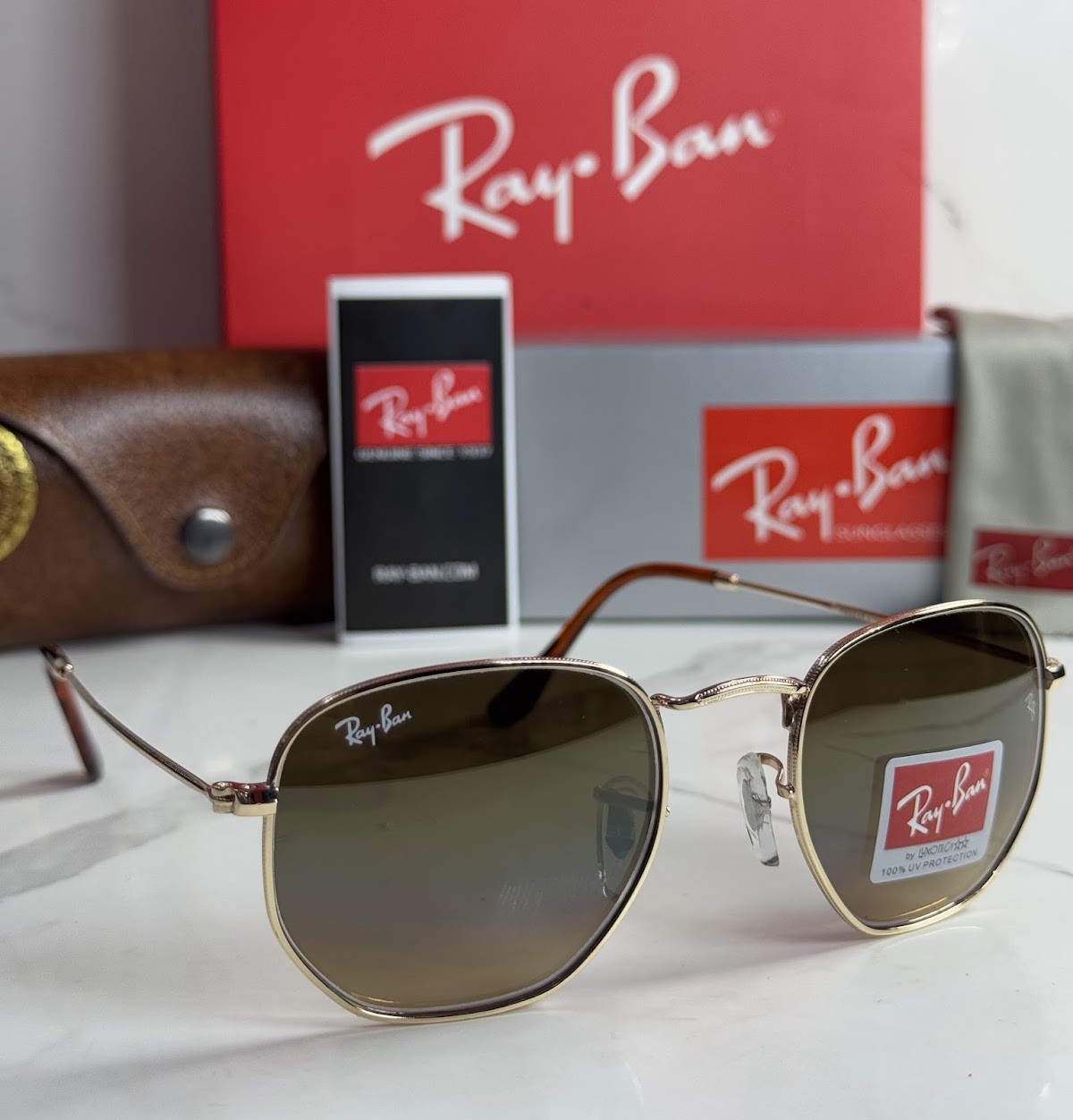 Lentes RAY-BAN — Ref. LF-L217-0626 con el packaging mostrado en la fotografía