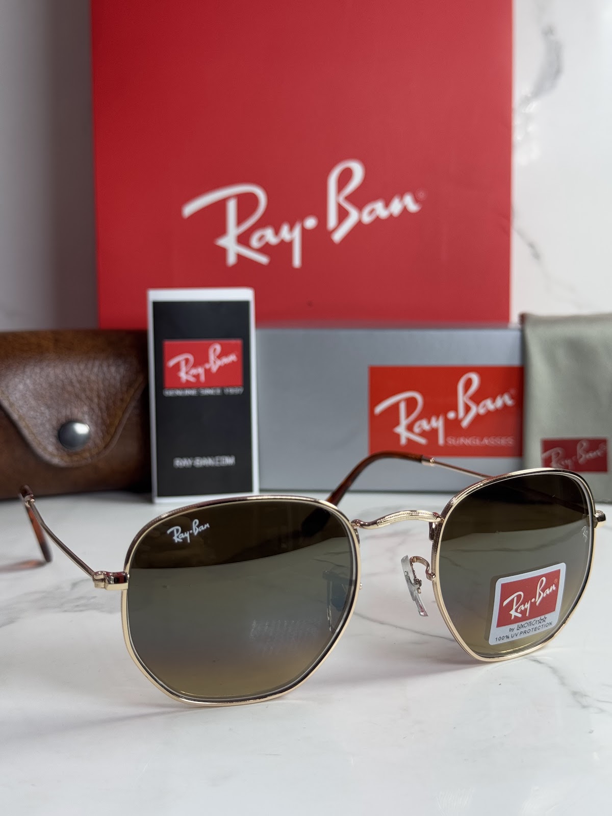 Lentes RAY-BAN — Ref. LF-L217-0645 con el packaging mostrado en la fotografía