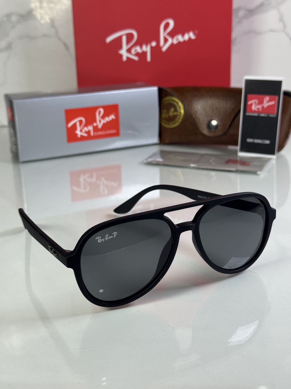 Lentes RAY-BAN — Ref. LF-L217-0646 con el packaging mostrado en la fotografía