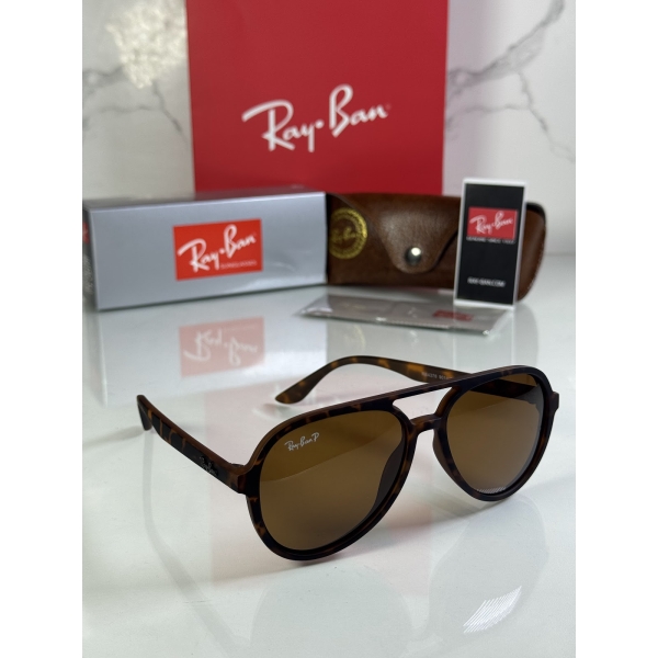 Lentes RAY-BAN — Ref. LF-L217-0650 con el packaging mostrado en la fotografía
