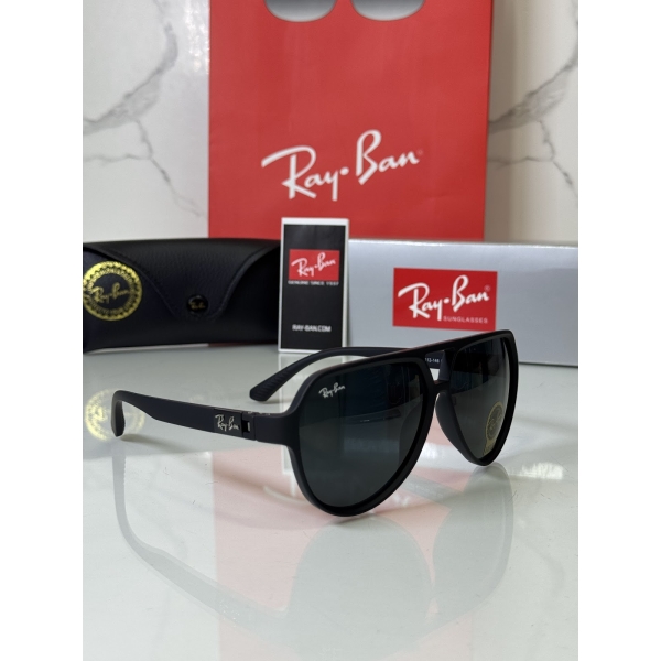 Lentes RAY-BAN — Ref. LF-L217-0654 con el packaging mostrado en la fotografía