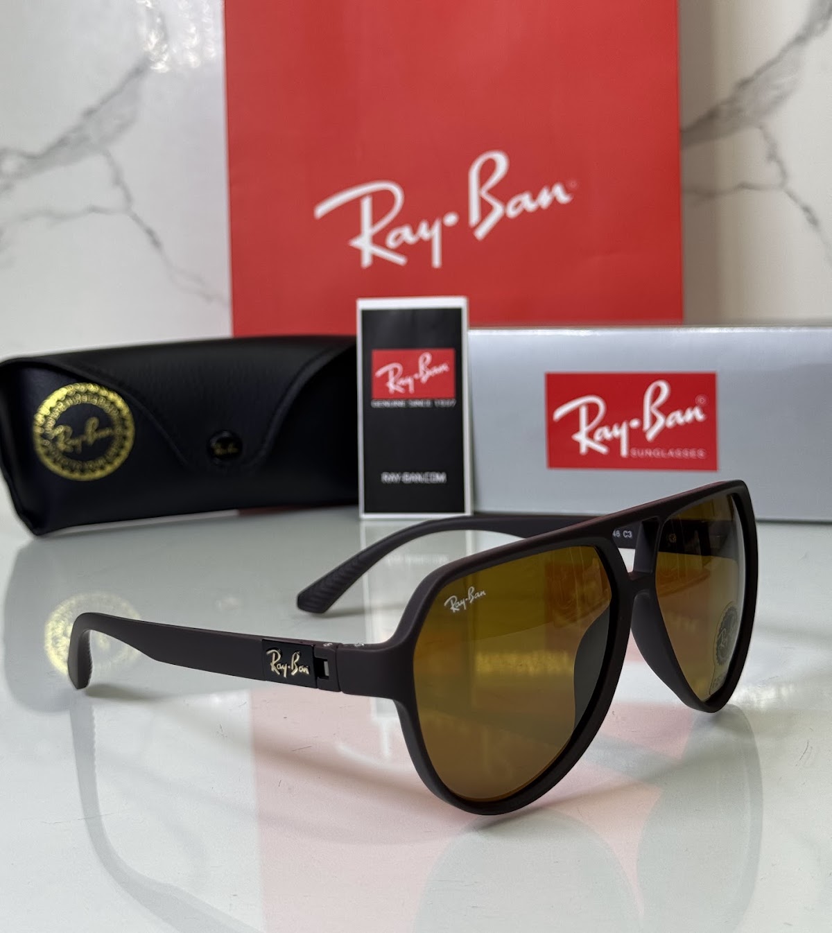 Lentes RAY-BAN — Ref. LF-L217-0656 con el packaging mostrado en la fotografía