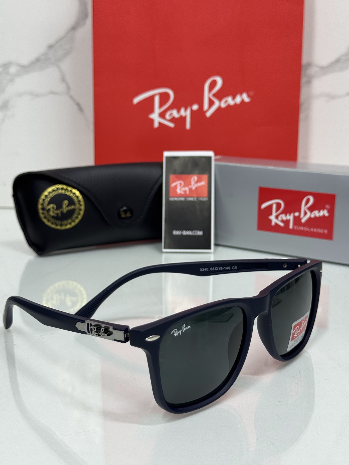 Lentes RAY-BAN — Ref. LF-L217-0660 con el packaging mostrado en la fotografía
