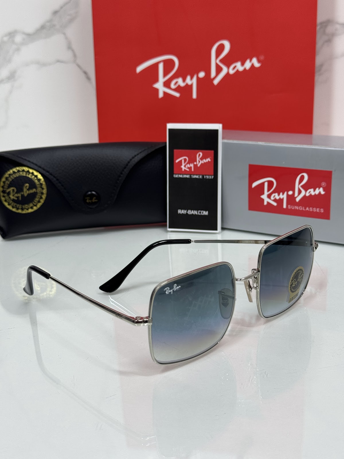 Lentes RAY-BAN — Ref. LF-L217-0664 con el packaging mostrado en la fotografía