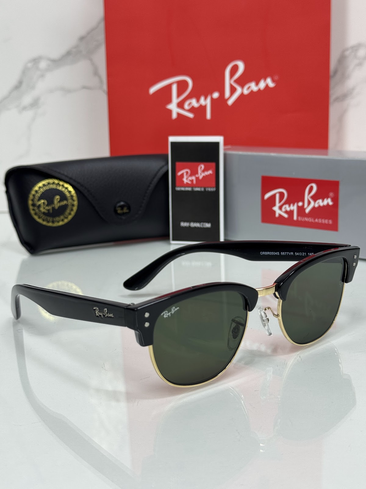 Lentes RAY-BAN — Ref. LF-L217-0668 con el packaging mostrado en la fotografía