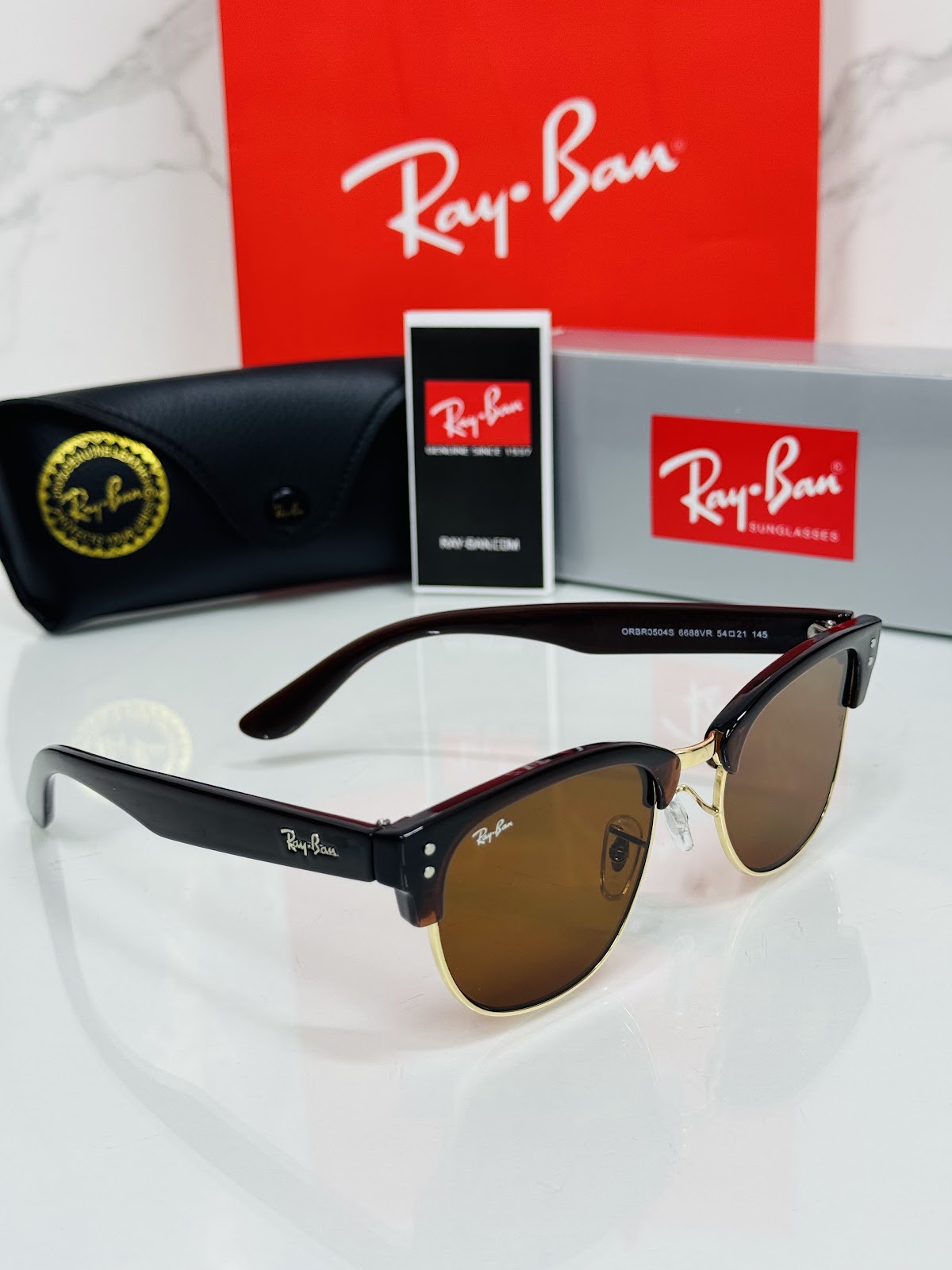 Lentes RAY-BAN — Ref. LF-L217-0672 con el packaging mostrado en la fotografía